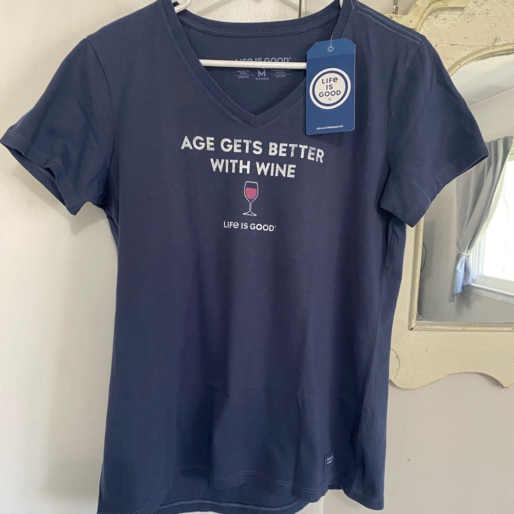 Life Is Good crusher vee. Size M.